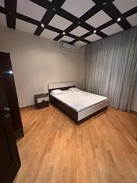 Satılır 4 otaqlı mənzil 232 m²
