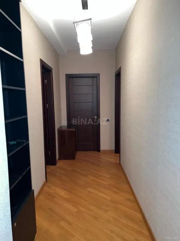 Satılır 4 otaqlı mənzil 232 m²