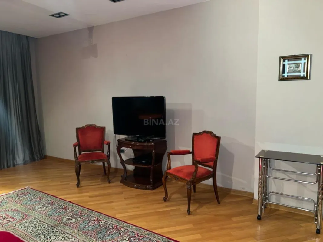 Satılır 4 otaqlı mənzil 232 m²