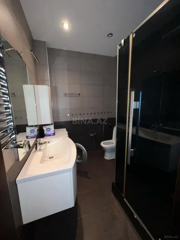 Satılır 4 otaqlı mənzil 232 m²