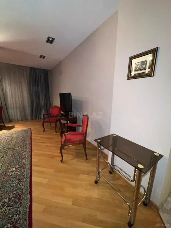 Satılır 4 otaqlı mənzil 232 m²