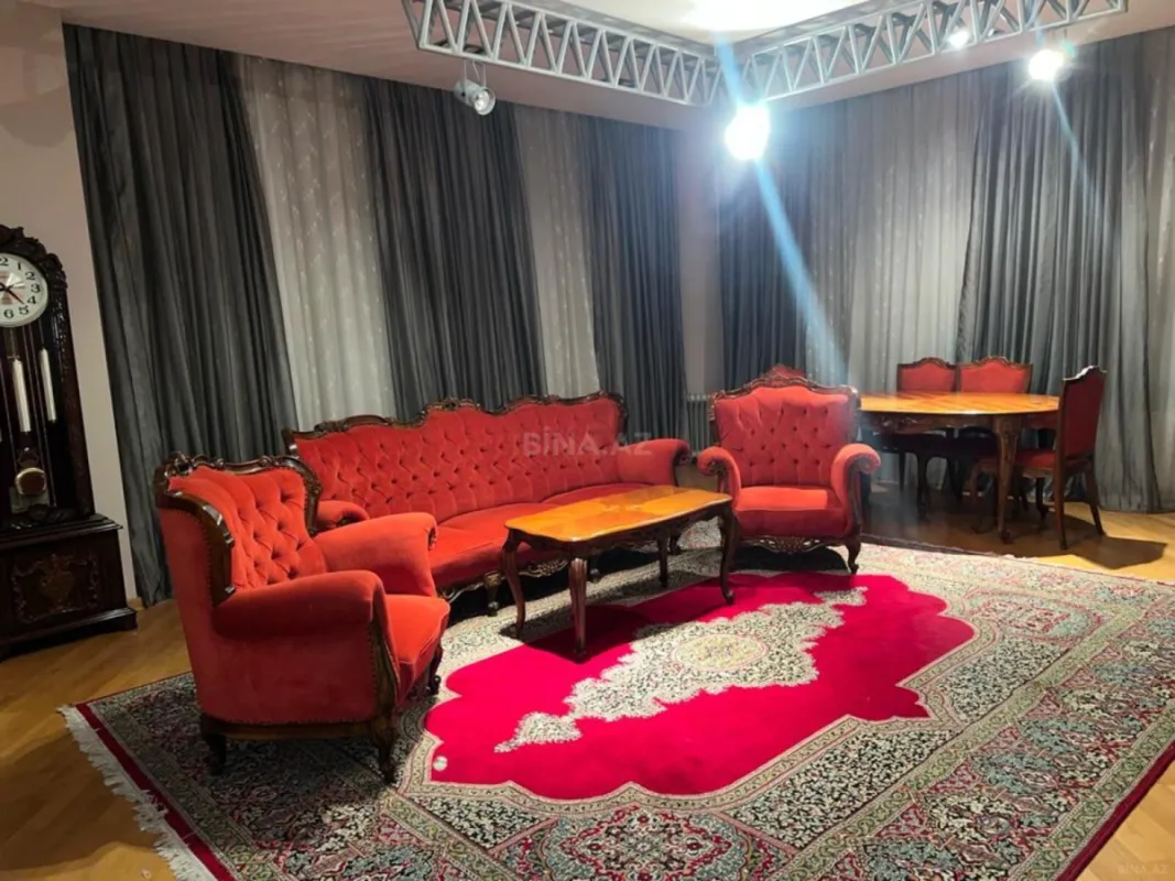 Satılır 4 otaqlı mənzil 232 m²