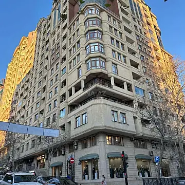 Satılır 4 otaqlı mənzil 232 m² — Bakı 4 otaq 232.00 m²