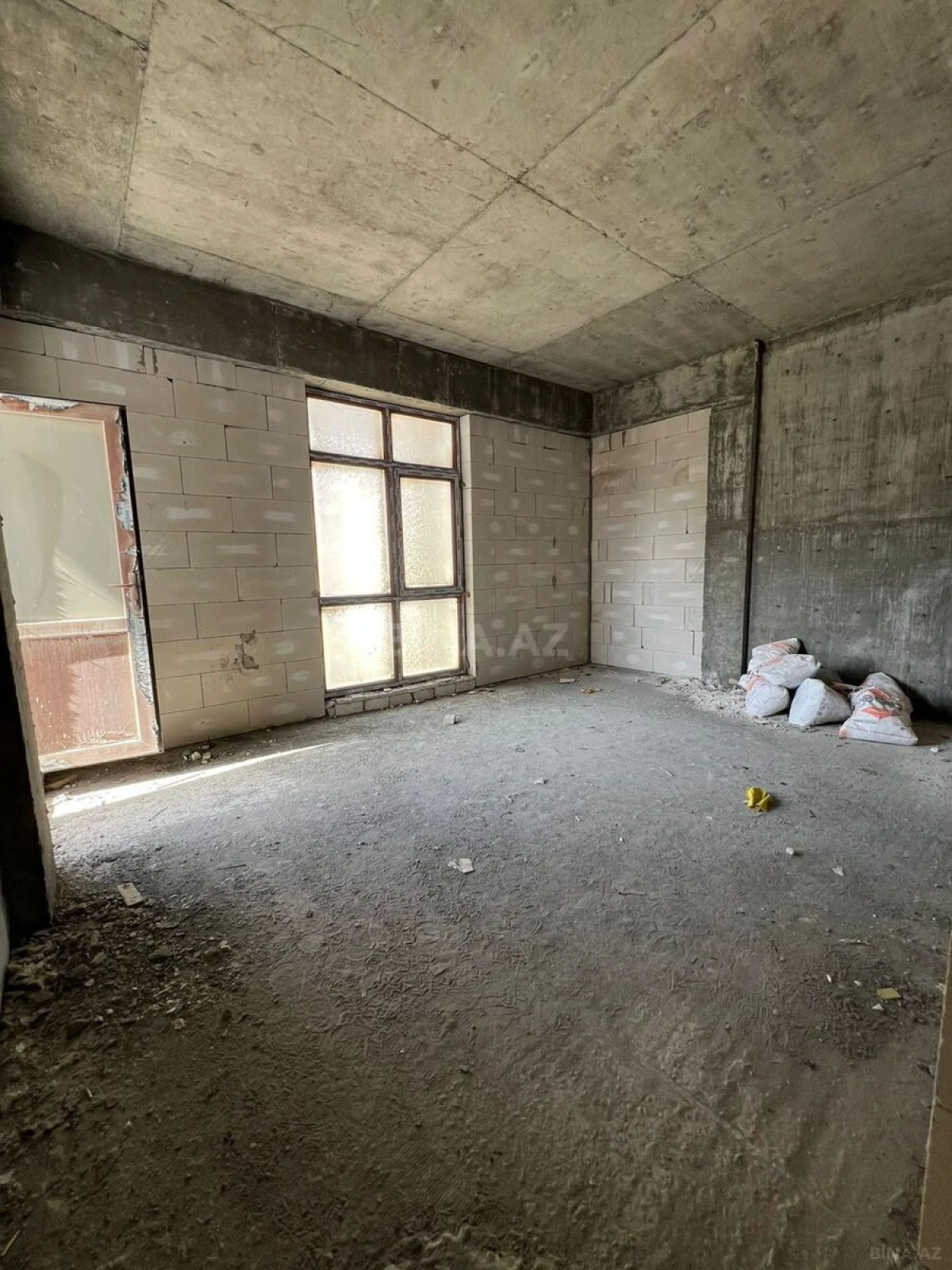 Satılır 3 otaqlı mənzil 135 m²