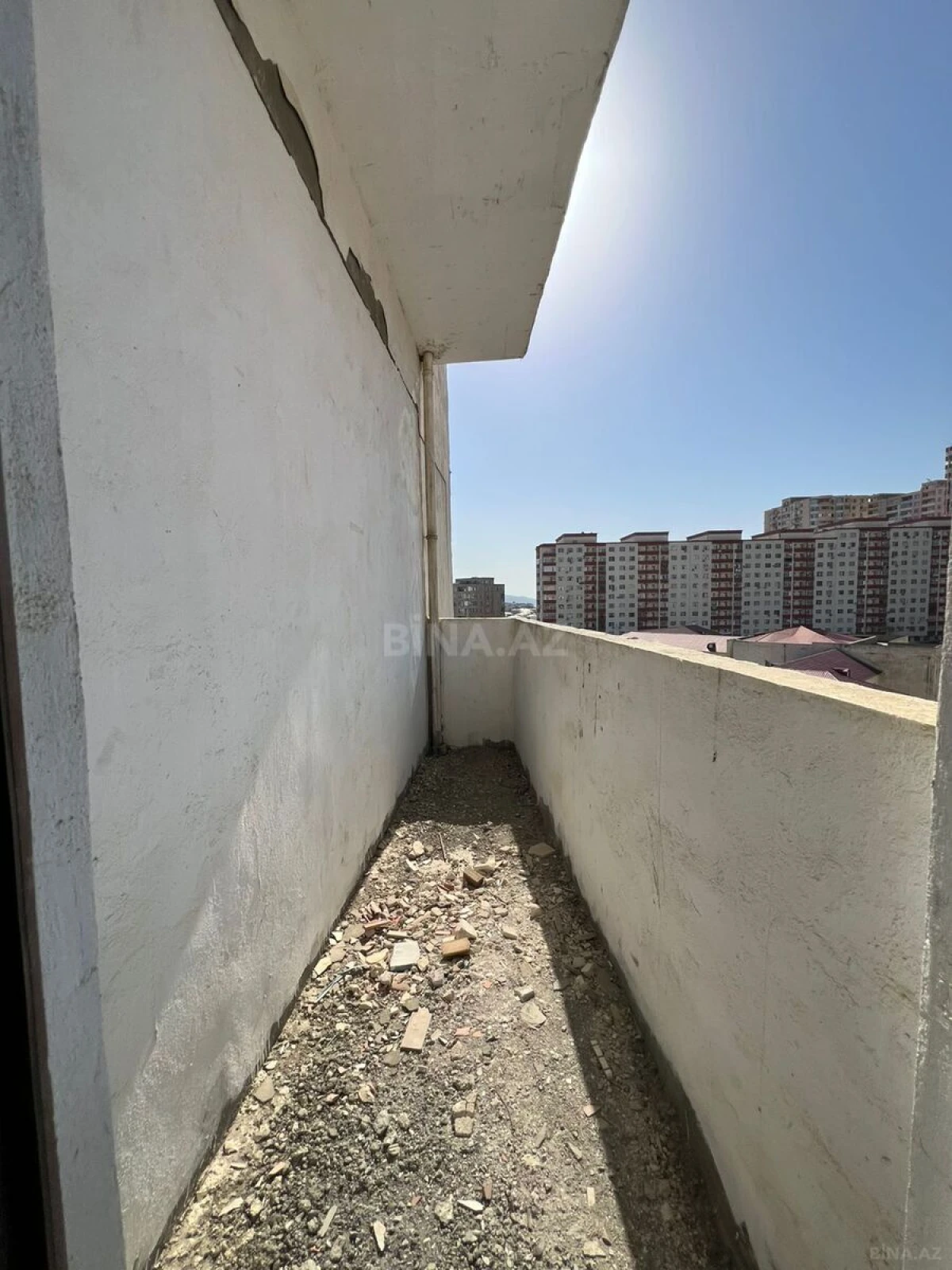 Satılır 3 otaqlı mənzil 135 m²