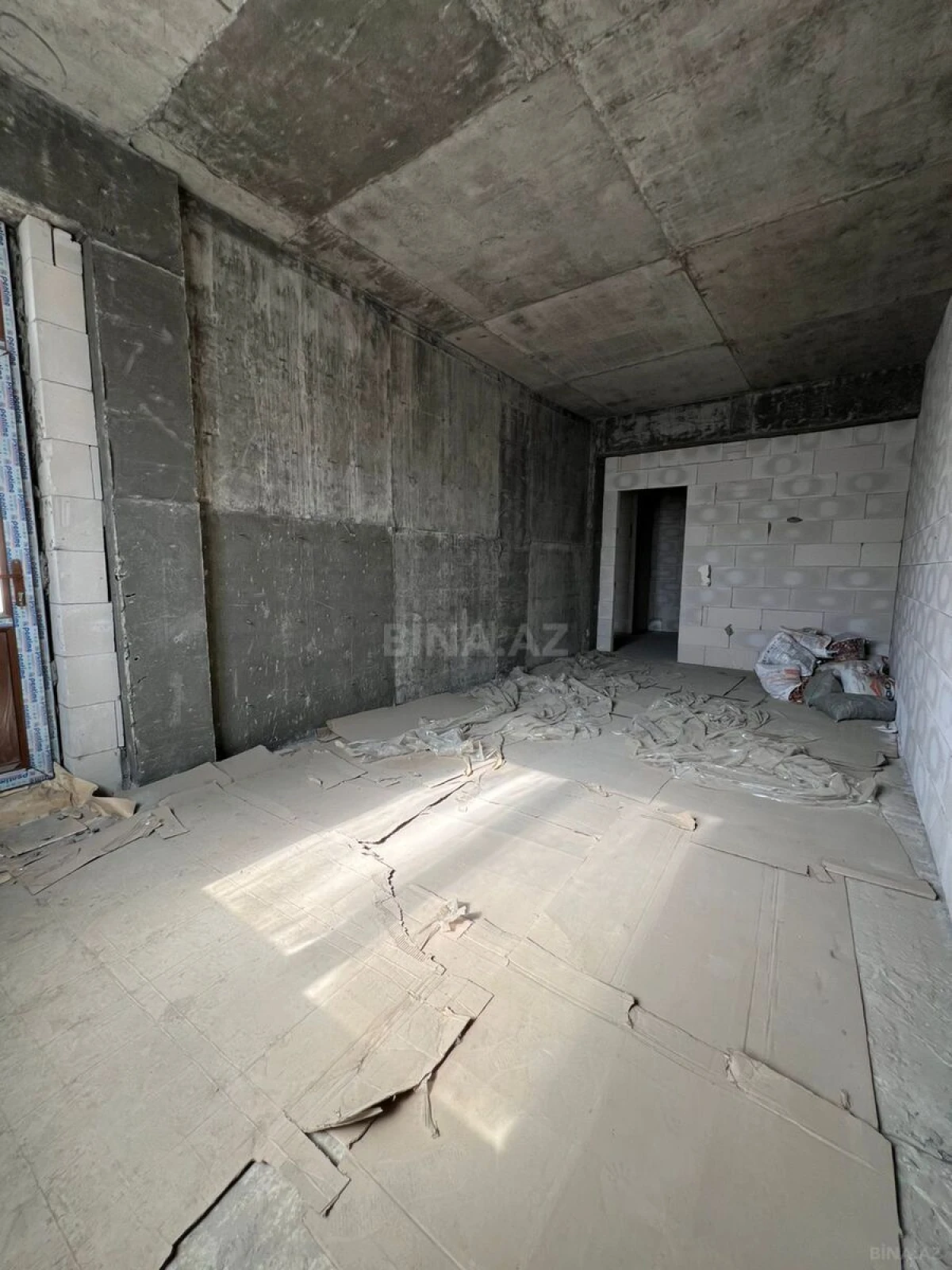 Satılır 3 otaqlı mənzil 135 m²