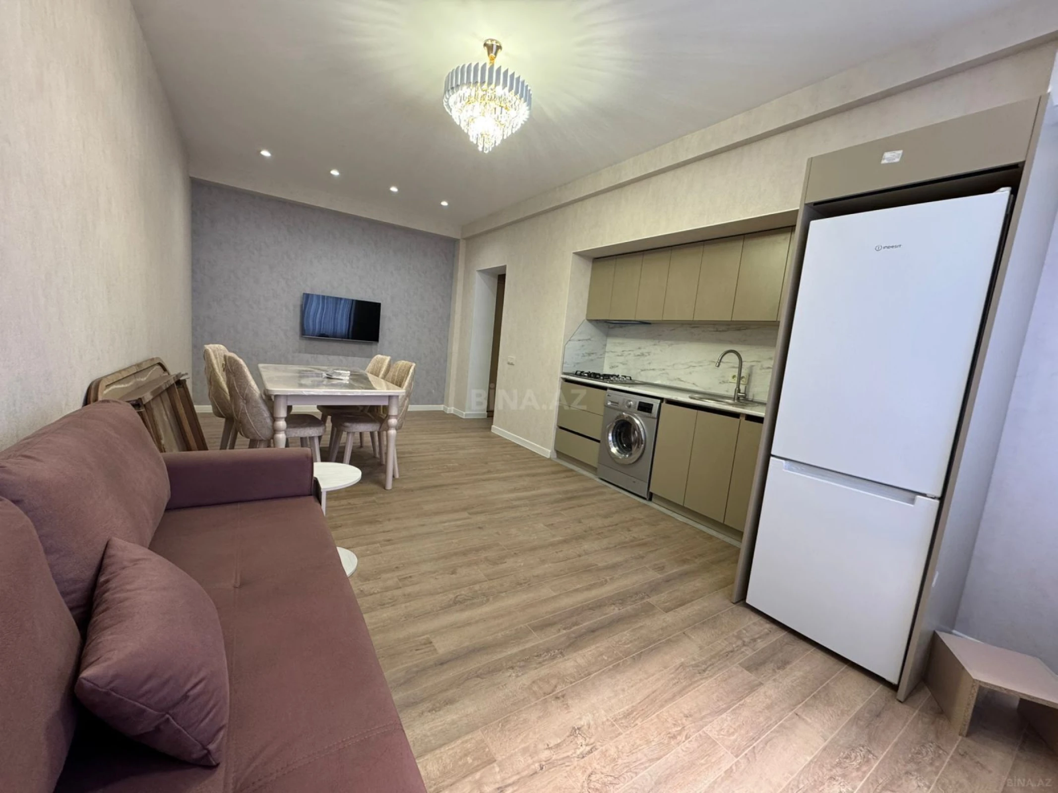 Kirayə verilir 2 otaqlı mənzil 85 m²