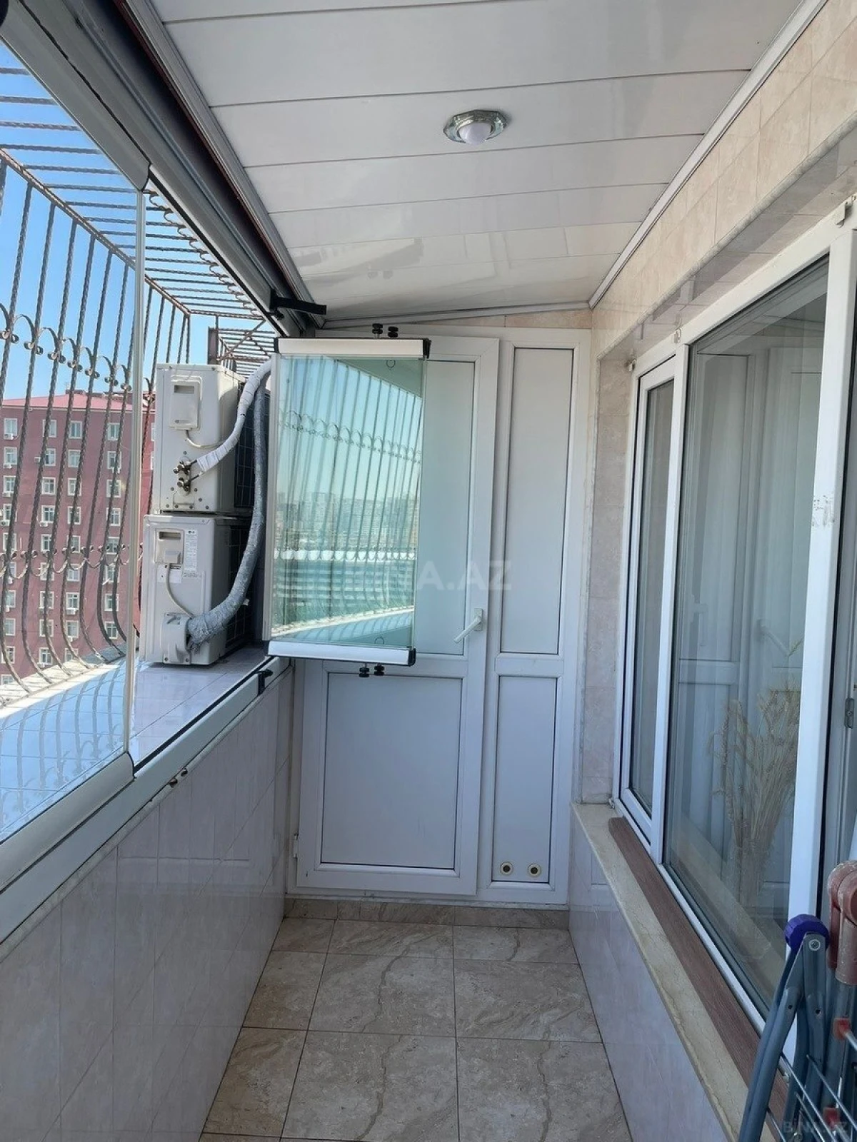 Satılır 2 otaqlı mənzil 69 m²
