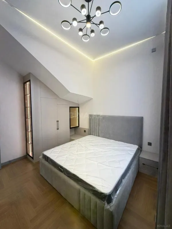 Satılır 5 otaqlı həyət evi 240 m²