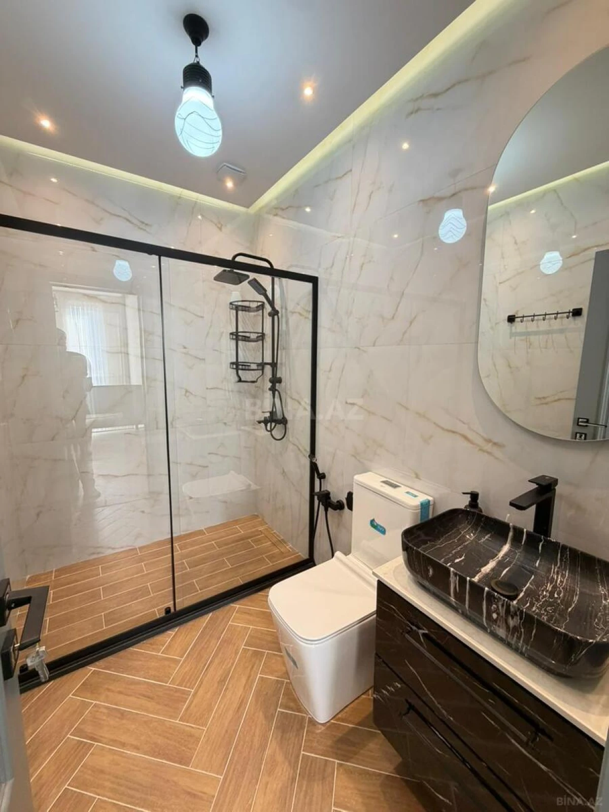 Satılır 5 otaqlı həyət evi 240 m²