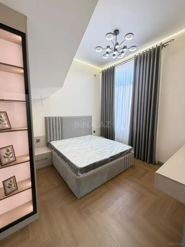 Satılır 5 otaqlı həyət evi 240 m²