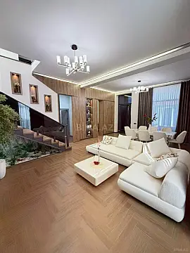 Satılır 5 otaqlı həyət evi 240 m²