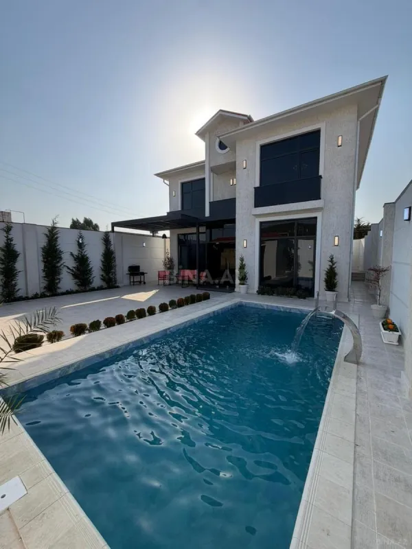 Satılır 5 otaqlı həyət evi 240 m²