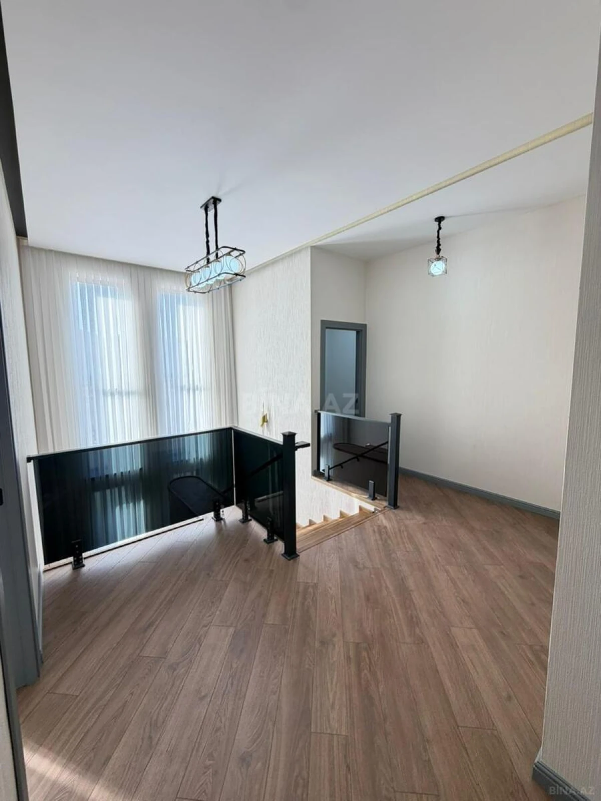 Satılır 5 otaqlı həyət evi 240 m²