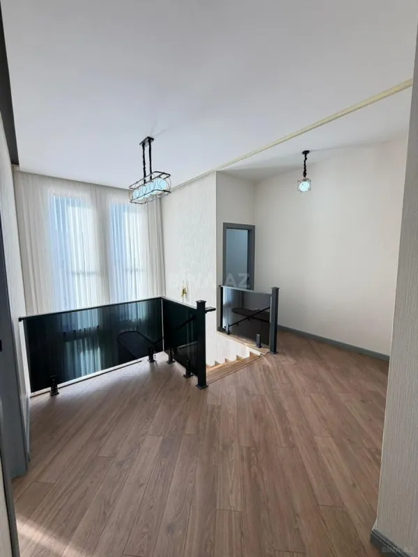 Satılır 5 otaqlı həyət evi 240 m²