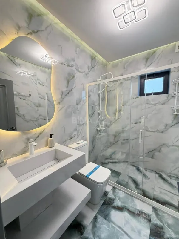 Satılır 5 otaqlı həyət evi 240 m²