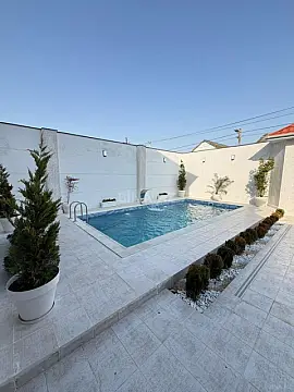 Satılır 5 otaqlı həyət evi 240 m²