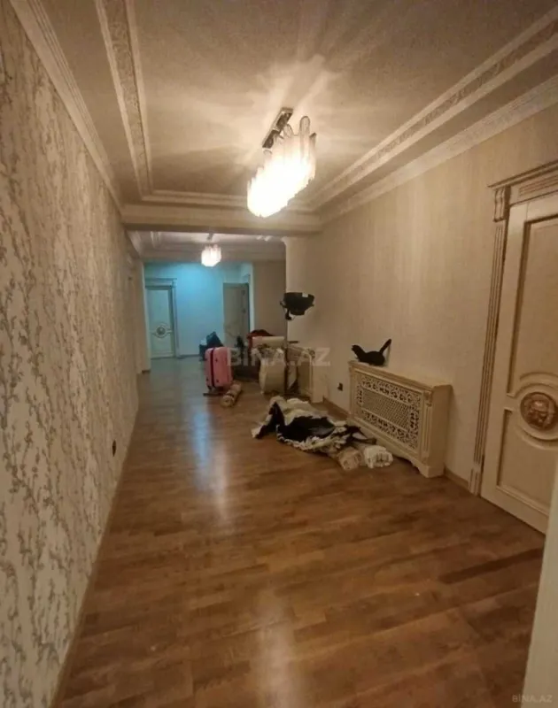 Satılır 5 otaqlı mənzil 225 m²