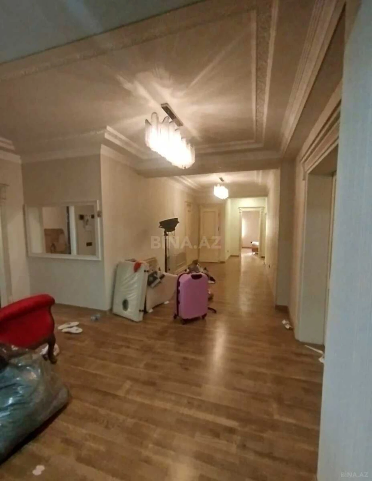 Satılır 5 otaqlı mənzil 225 m²