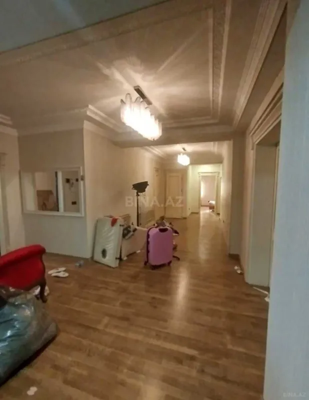 Satılır 5 otaqlı mənzil 225 m²
