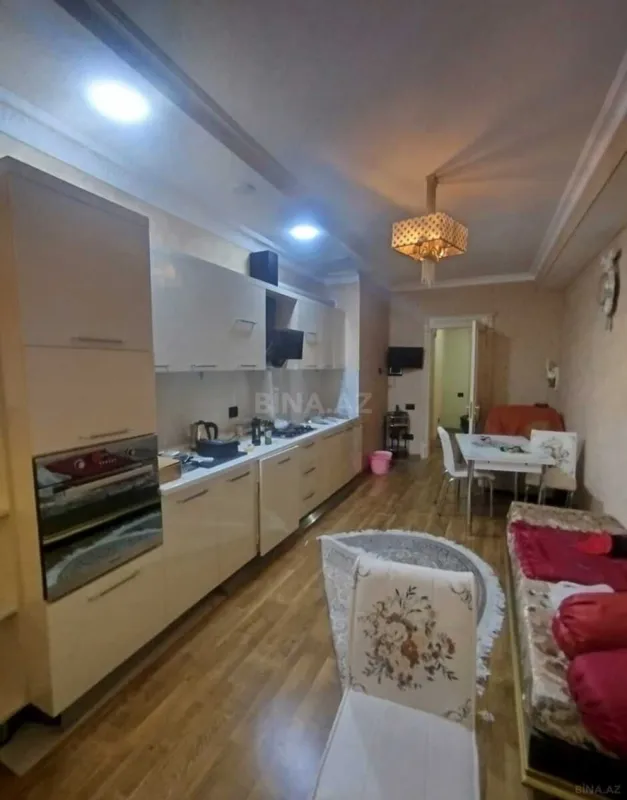 Satılır 5 otaqlı mənzil 225 m²