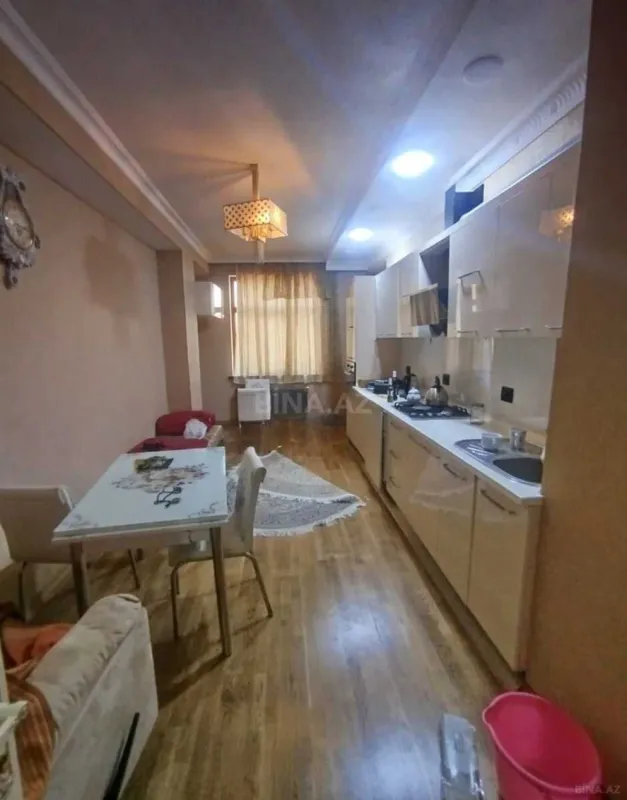 Satılır 5 otaqlı mənzil 225 m²