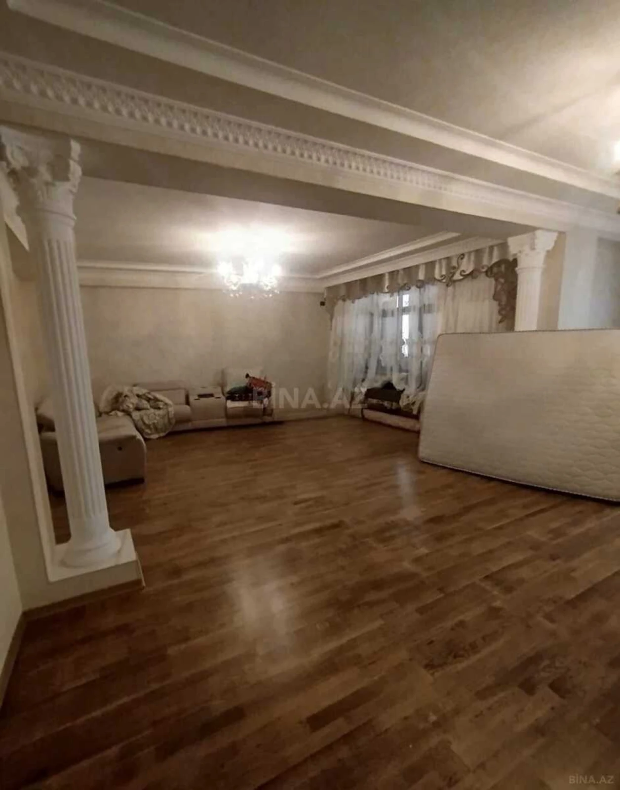 Satılır 5 otaqlı mənzil 225 m²