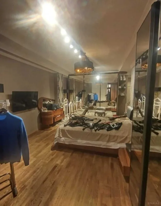 Satılır 5 otaqlı mənzil 225 m²