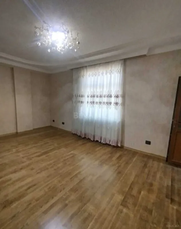 Satılır 5 otaqlı mənzil 225 m²