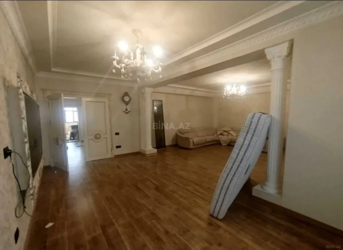 Satılır 5 otaqlı mənzil 225 m²