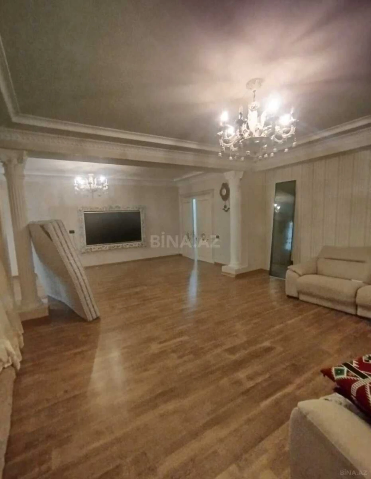 Satılır 5 otaqlı mənzil 225 m²