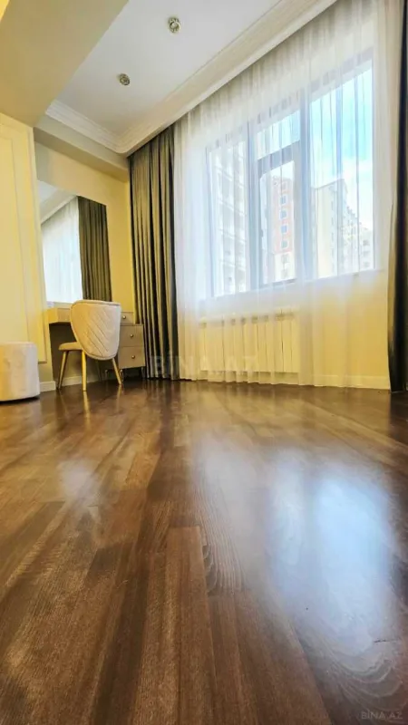 Kirayə verilir 3 otaqlı mənzil 180 m²