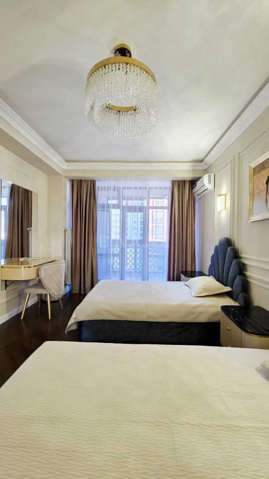 Kirayə verilir 3 otaqlı mənzil 180 m²