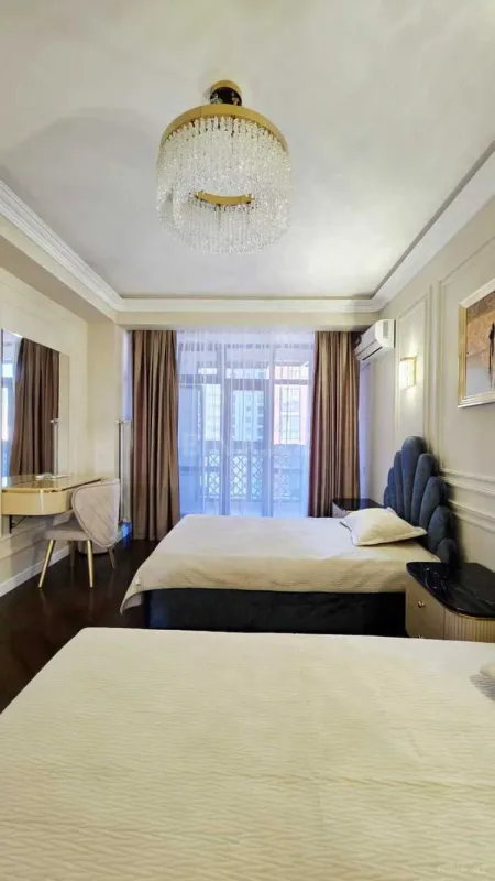 Kirayə verilir 3 otaqlı mənzil 180 m²