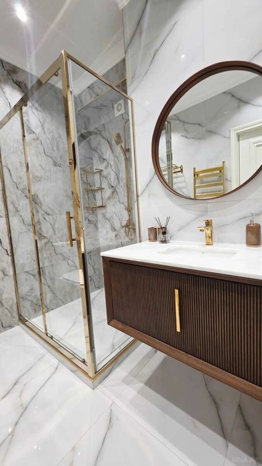 Kirayə verilir 3 otaqlı mənzil 180 m²