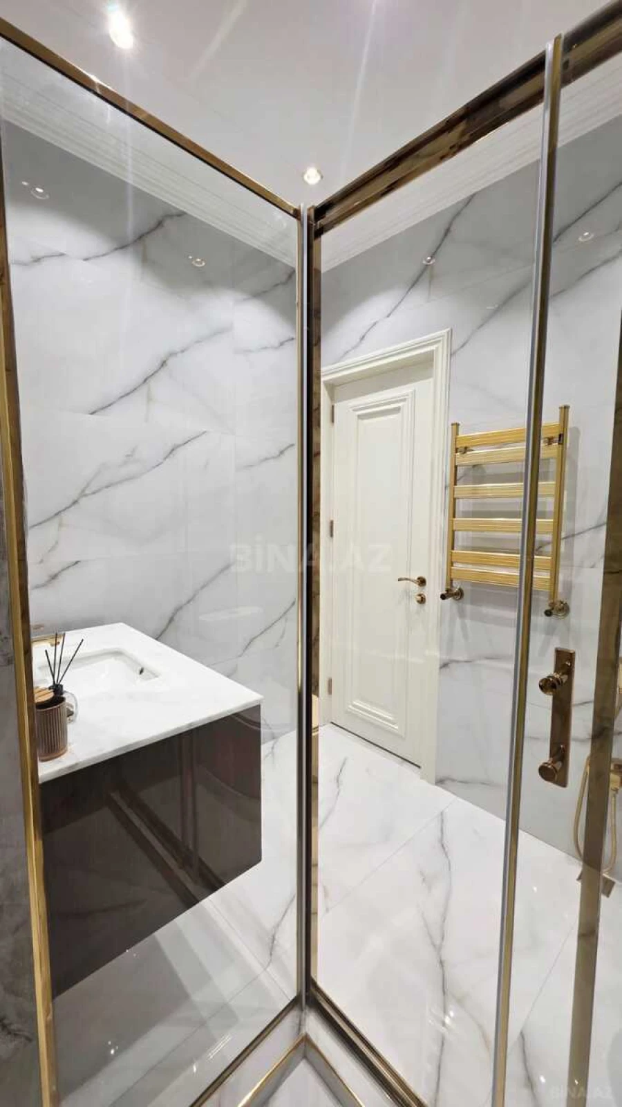 Kirayə verilir 3 otaqlı mənzil 180 m²