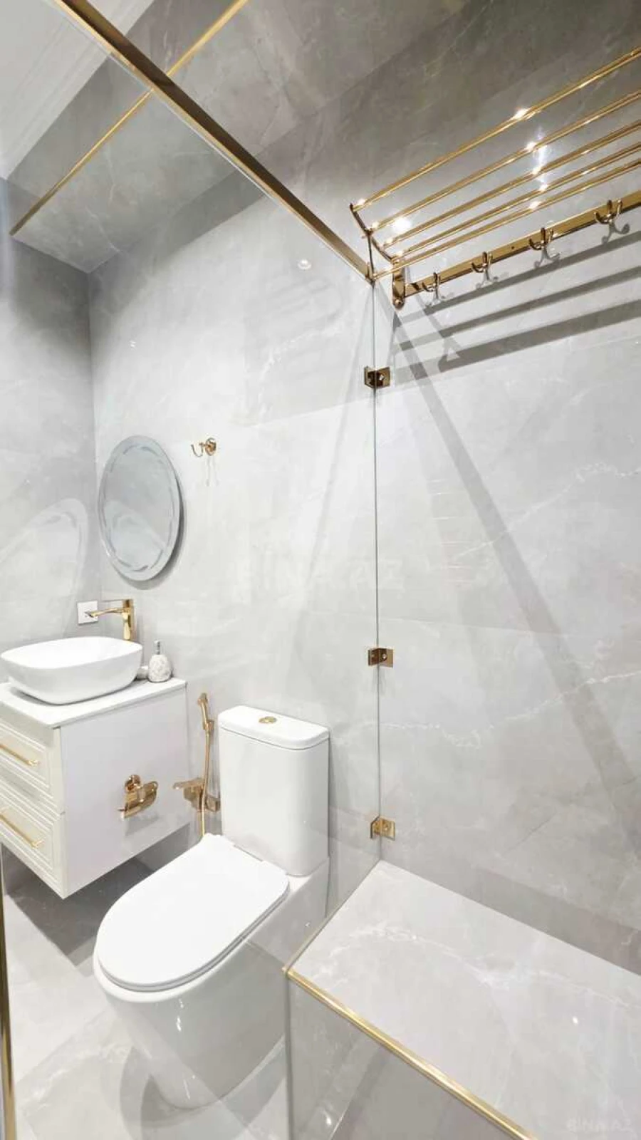 Kirayə verilir 3 otaqlı mənzil 180 m²