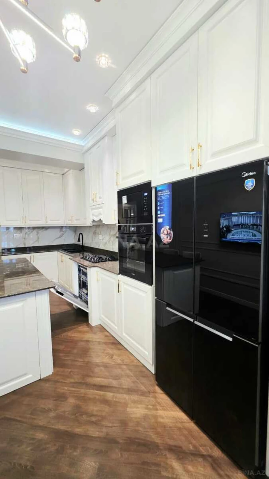 Kirayə verilir 3 otaqlı mənzil 180 m²