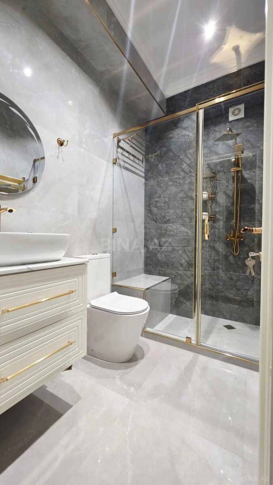 Kirayə verilir 3 otaqlı mənzil 180 m²