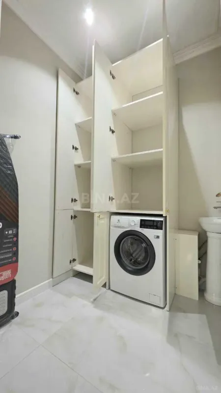 Kirayə verilir 3 otaqlı mənzil 180 m²