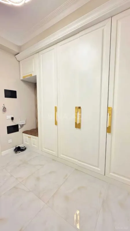 Kirayə verilir 3 otaqlı mənzil 180 m²