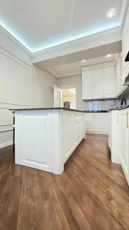 Kirayə verilir 3 otaqlı mənzil 180 m²