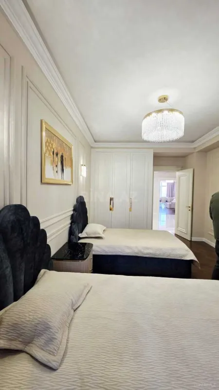 Kirayə verilir 3 otaqlı mənzil 180 m²