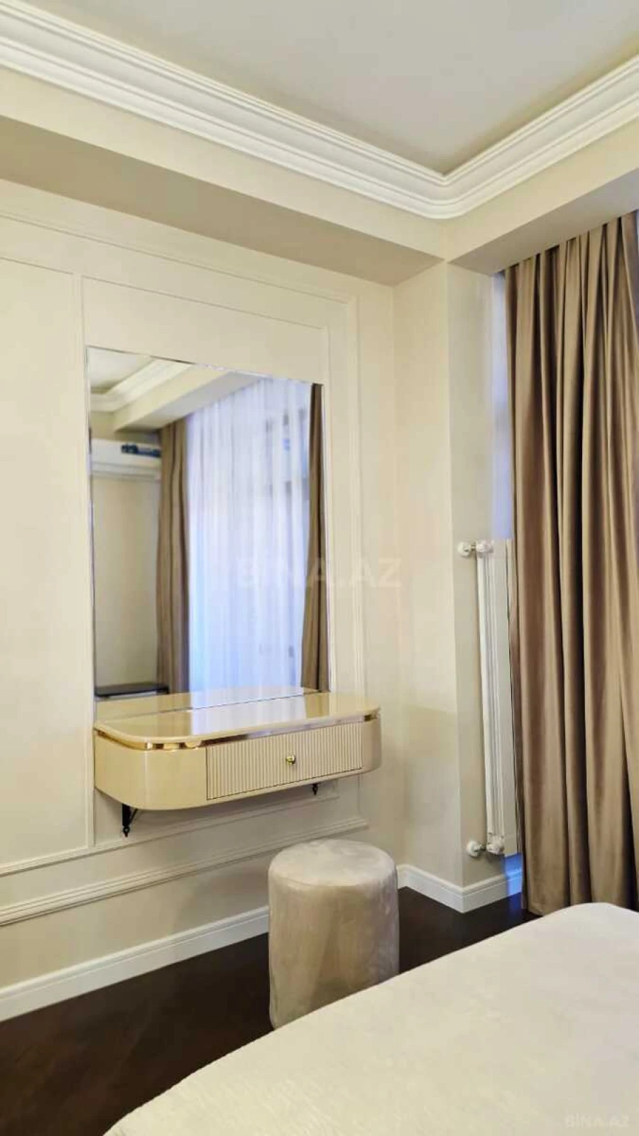 Kirayə verilir 3 otaqlı mənzil 180 m²