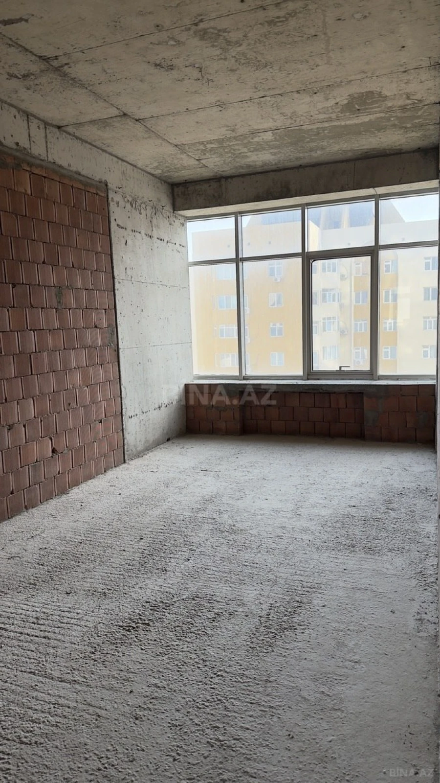 Satılır 4 otaqlı mənzil 159.1 m²