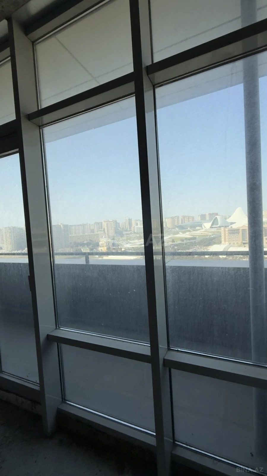 Satılır 4 otaqlı mənzil 159.1 m²