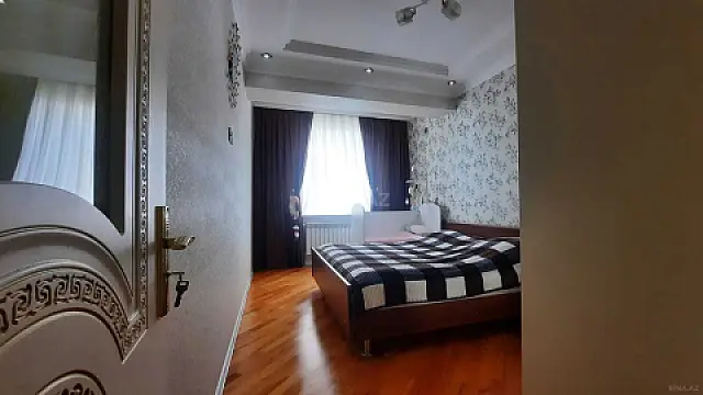Satılır 2 otaqlı mənzil 85 m²