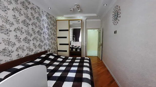 Satılır 2 otaqlı mənzil 85 m²