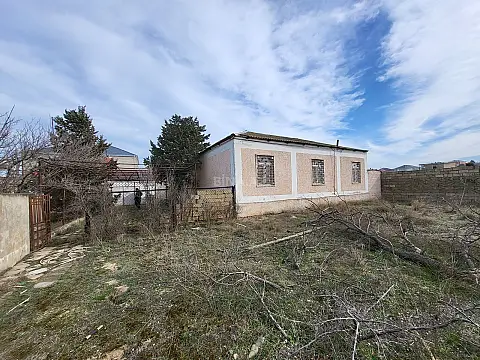 Satılır 4 otaqlı həyət evi 100 m²