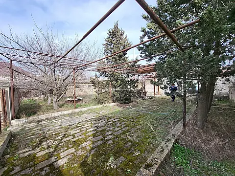 Satılır 4 otaqlı həyət evi 100 m²